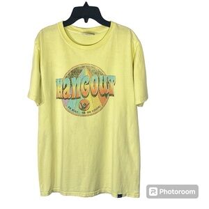 TechStyles Hangout Graphic Pale Yellow T-Shirt Size Small Unisex‎